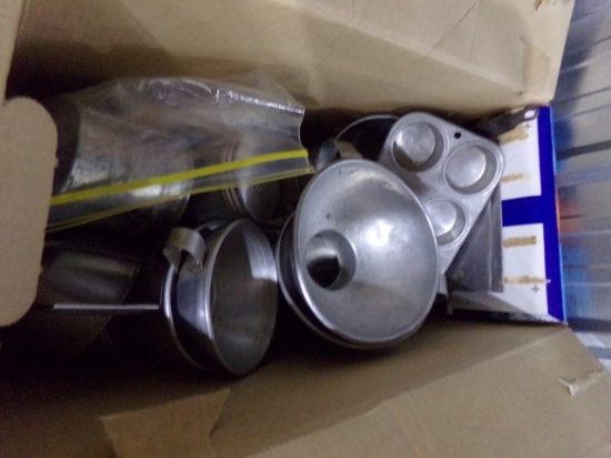 BOX LOT ANTIQUE ALUMINUM CHILDS PLAYSET