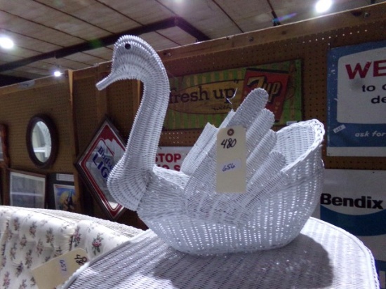 WICKER SWAN BASKET