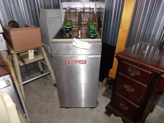 VULCAN DEEP FRYER ON CASTERS WITH 2 BASKETS