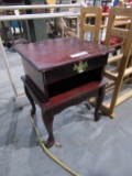 SINGLE DRAWER MAHOGANY END TABLE