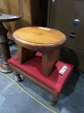 PAIR OF FOOT STOOLS