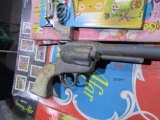 SMALL LOT OF EARLY GAMES AND CAP GUNS INCLUDING 45 SMOKER PET PLAY TELEPHON