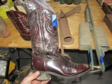 PAIR OF DINGO COWBOY BOOTS 9D LIKE NEW