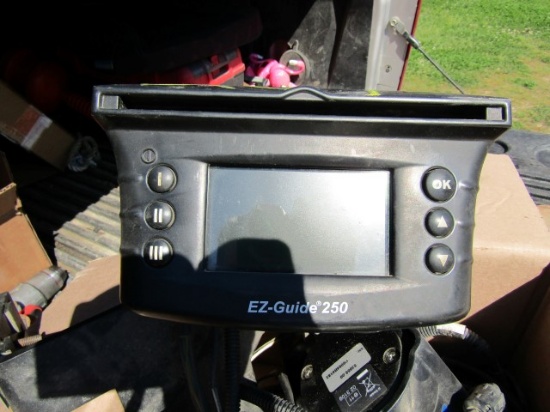 #207 NEW HOLLAND TRIMBLE EZ GUIDE 250 EZ STEER GPS SYSTEM