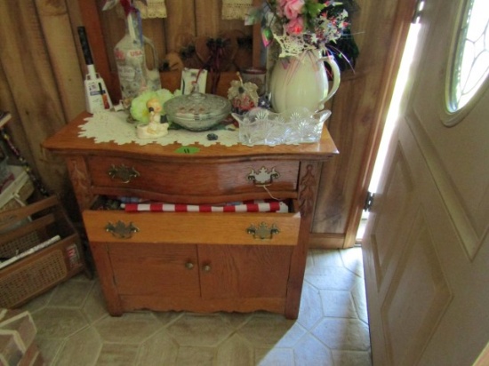 ANTIQUE OAK WASHSTAND REFINISHED WITH CONTENTS INCLUDING GLASS DECORATIVES