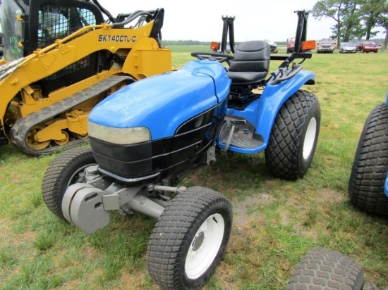 #1304 NEW HOLLAND TRACTOR 3591 HRS 4 WD TURF TIRES NEW PAINT 540 PTO SINGLE