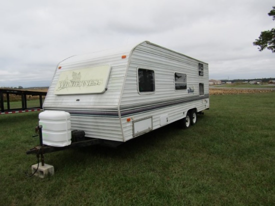 #1201 1999 WILDERNESS CAMPER BY FLEETWOOD FULL SHOWER WITH TOILET AWNING QU