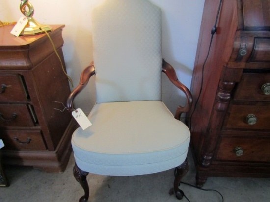 QUEEN ANNE STYLE WOODEN ARM CHAIR WITH CARVED LEGS AND ARMS