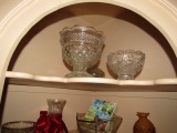 CONTENTS OF CORNER CABINET INCLUDING GREEN DEPRESSION GLASS FOOTED BOWLS SE