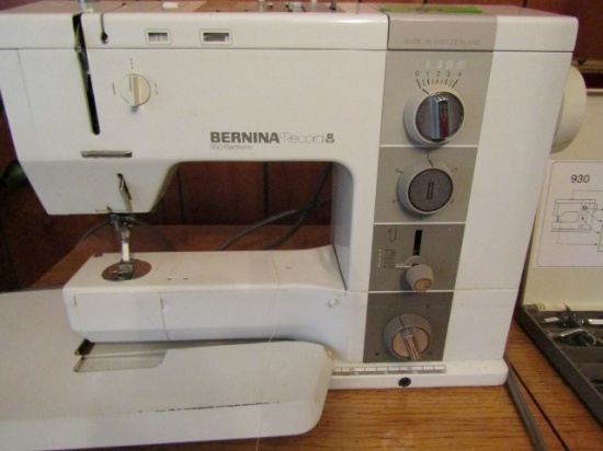 BERNINA RECORD 930 ELECTRONIC SEWING MACHINE INCLUDING WORK STAND AND SEWIN