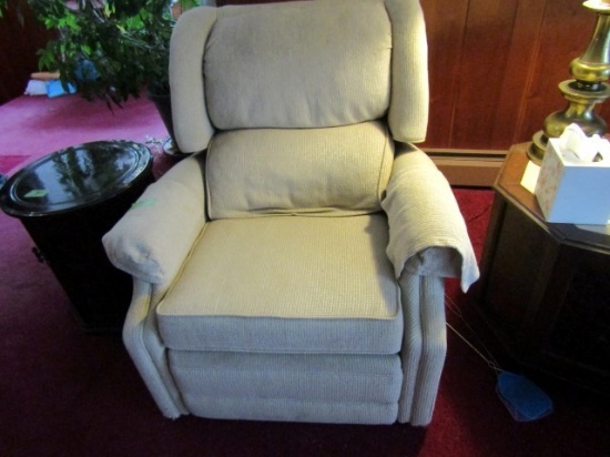 RECLINER OFF WHITE