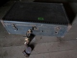 SMALL ANTIQUE STEAMER TRUNK