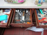 CONTENTS OF KITCHEN DRAWERS AND CABINETS INCLUDING FLATWARE CRAB MALLETS FR
