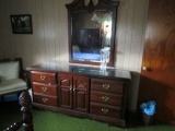 FIVE PC BEDROOM SET INCLUDING FULL SIZE BED WITH PINEAPPLE CARVED FOOT AND