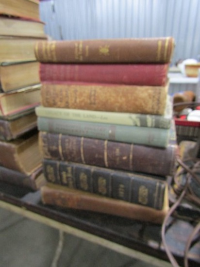 LOT OF HARDBACK BOOKS INCLUDING FARMING TYPES AND BREEDS FARM ANIMALS POULT