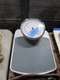 LARGE BATHROOM SCALES