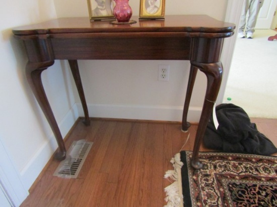 QUEEN ANNE MAHOGANY FLIP TOP GAME TABLE