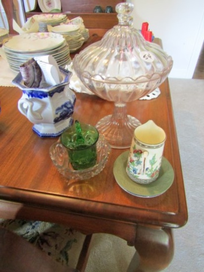 LOT INCLUDING ANTIQUE PATTERN GLASS SUGAR BOWL NO LID AND WEDGWOOD PCS