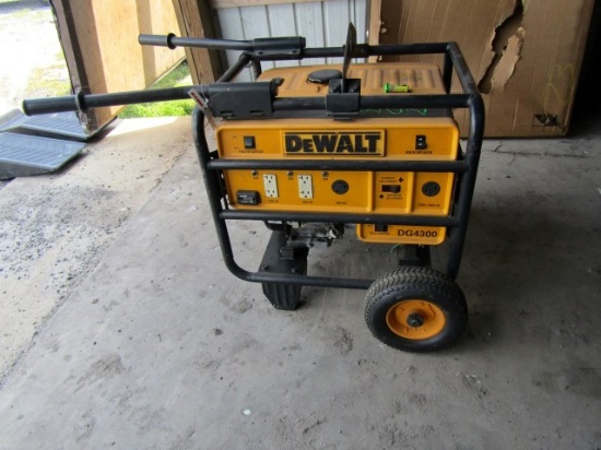 #802 DEWALT DG4300 GENERATOR 120 240 V 1144.7 HOURS HONDA GX240 8.0 ENG ON