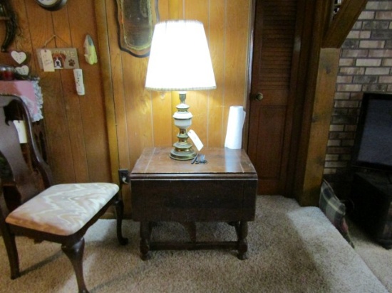 DARK WOOD DROP LEAF END TABLE WITH BRASS LAMP