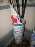 UMBRELLA STAND ORIENTAL DESIGN WITH GOLF CLUBS AND FLAGS
