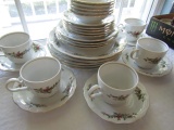 SET OF TRADITIONS FINE CHINA APPROX 25 PCS