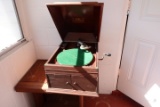 ANTIQUE VICTROLA