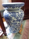 BLUE AND WHITE DESIGN CERAMIC GARDEN SEAT