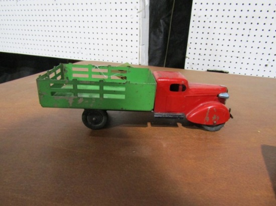 ALL METAL PRODUCTION FARM TRUCK BY WYANDOTTE TOYS
