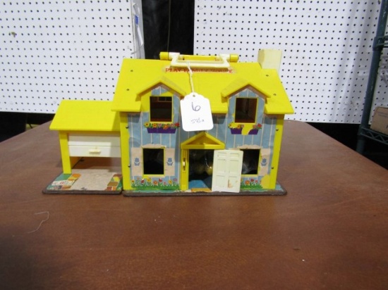 FISHER PRICE PLAY FAMILY HOUSE WITH FURNITURE AND PEOPLE
