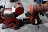 #116 2 VINTAGE AIR COOLED ENGINES LARGER ENG WISCONSIN SMALL ENG NO MARKS B
