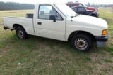 #3401 1988 ISUZU TRUCK 115472 MILES 5 SP MANUAL AM FM REC HITCH DAMAGE TO R