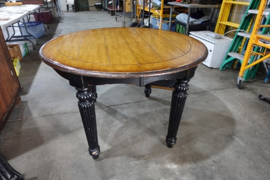 LEXINGTON KITCHEN TABLE WITH 2 EXTRA LEAVES CARVED LEGS DISTRESSED TOPS 2 E