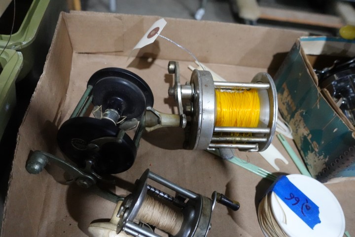 BOX WITH OCEAN CITY ZEPHYR FISHING REEL AND 934