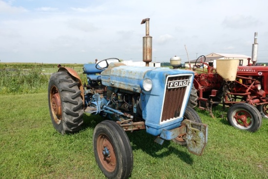 #307 FORD TRACTOR 3 CYCLE DIESEL SHOWING 4129 HRS 4 SPEED TRANS WITH HI LOW