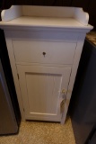 WHITE KITCHEN CABINET FREE STANDING 33 INCH X 16 X 15 SINGLE DRAWER AND SIN