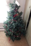 4 ' ARTIFICIAL CHRISTMAS TREE WITH DECORATIONS