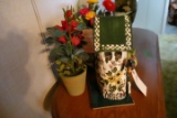 TABLE LOT INCLUDING CERAMIC BIRD HOUSES ARTIFICIAL FLOWERS HUMMINGBIRD CAND