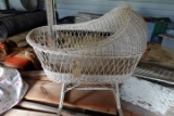 WICKER BASSINET