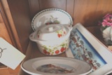 BOX LOT WITH VILLEROY AND BOCH DECORATIVE PLATES AND KENT POTTERY STRAWBERR