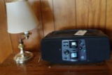 LOT INCLUDING MAGANAVOX CD PLAYER RADIO AND SMALL BRASS LAMP