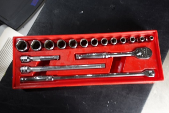 SNAP ON 1/2 SOCKET SET 1 1/8 THROUGH 3/8 WITH BREAKER BAR AND EXTENSIONS