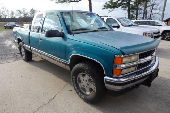 #2401 1995 CHEVROLET 1500 Z71 SILVERADO 4 WD EXT CAB 185772 MILES AUTO TRAN