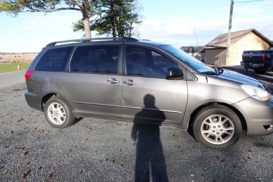 #4801 2004 TOYOTA SIENNA LE AWD 218859 MILES AUTO TRANS DISPLAY SCREEN DVD