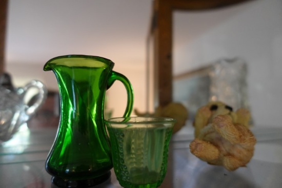 SHELF LOT INCLUDING PRESSED GLASS GREEN GLASS AND FIGURINES