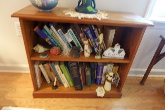 2 TIER BOOK SHELF WITH COLLECTION OF HARDBACK BOOKS AND COLLECTIBLES