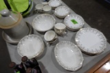 SET OF WINDSOR CHINA 22 KT GOLD TRIM APPROX 40 PC
