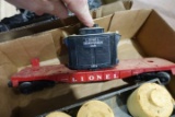 5 PC LIONEL INCLUDING TRANSFORMER CAR 6112 BOX CAR WITH AIR ACTIVATED CONTA