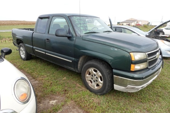 #5101 2006 CHEVROLET SILVERADO 2 WD EXT CAB 204950 MILES AM FM PWR DOORS WI