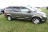 #6601 2010 CHRYSLER TOWN AND COUNTRY 146068 MILES 4.0 ENG POWER DOORS AND W